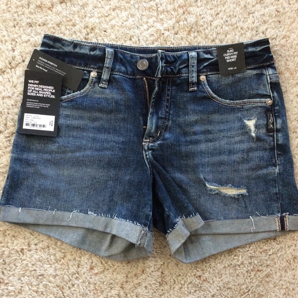 Silver Jeans Suki curvy fit mid rise short size 26